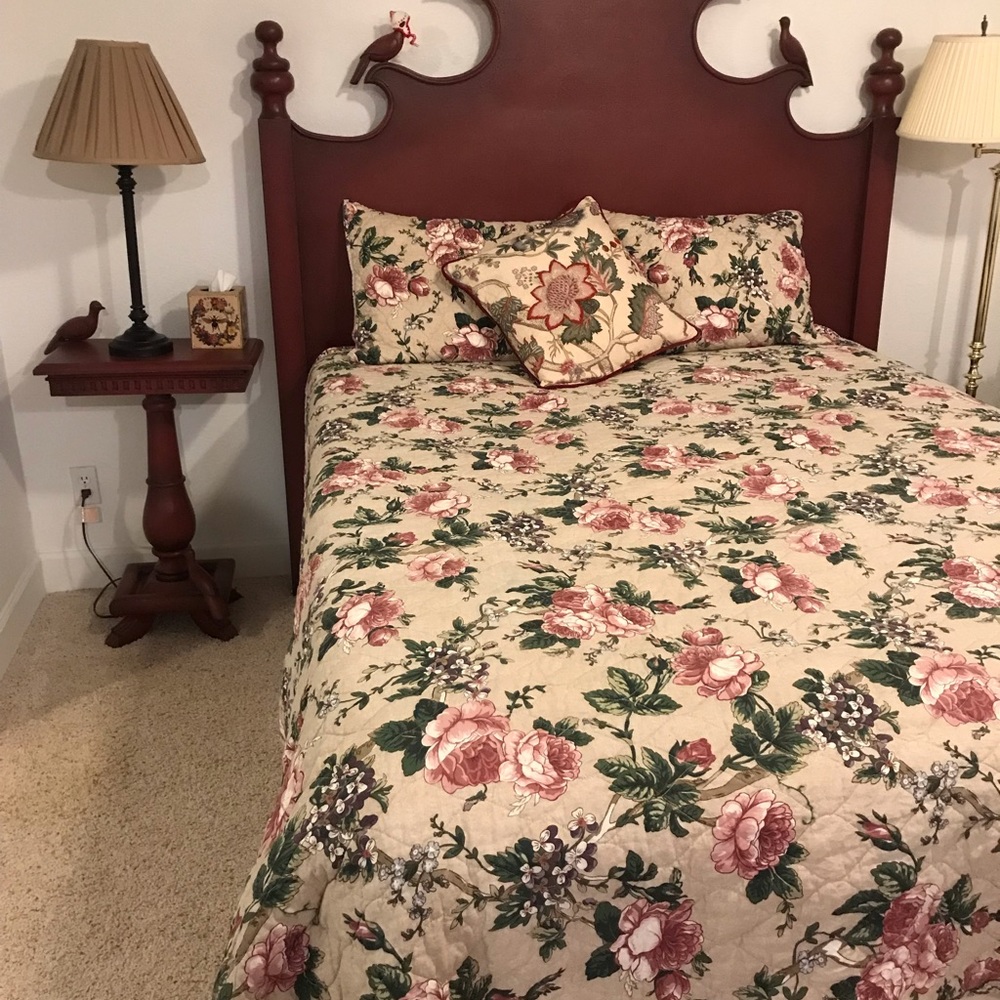 Pottery Barn F/W quilt with two matching standard Shams and pillow cover